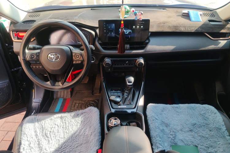 Used Toyota Wildlander 2024 2.0L CVT Two-Wheel Drive Luxury PLUS Edition Center Console