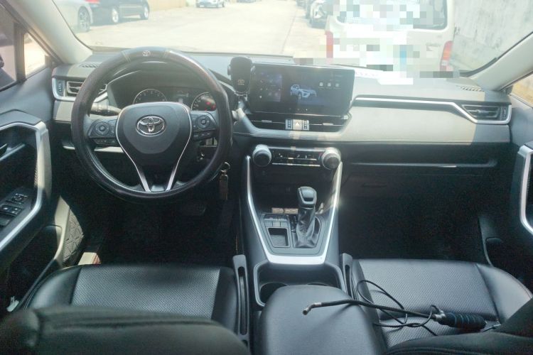 Used Toyota Wildlander 2024 2.0L CVT Two-Wheel Drive Leading Edition Center Console