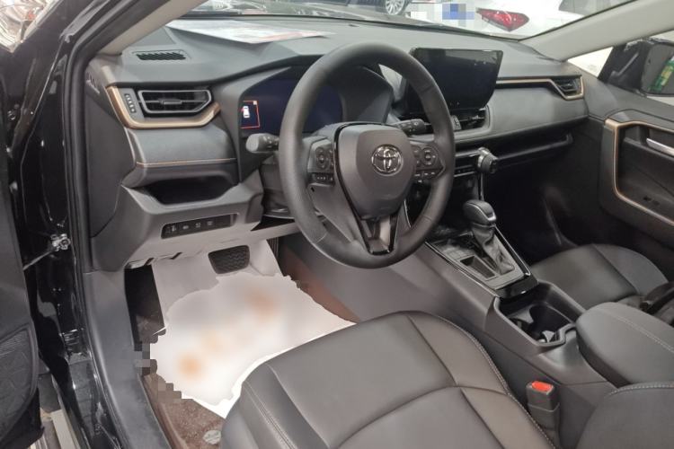 Used Toyota Wildlander 2024 2.0L CVT Two-Wheel Drive Luxury PLUS Edition Center Console