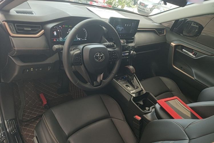 Used Toyota Wildlander 2024 2.0L CVT Two-Wheel Drive Luxury PLUS Edition Center Console