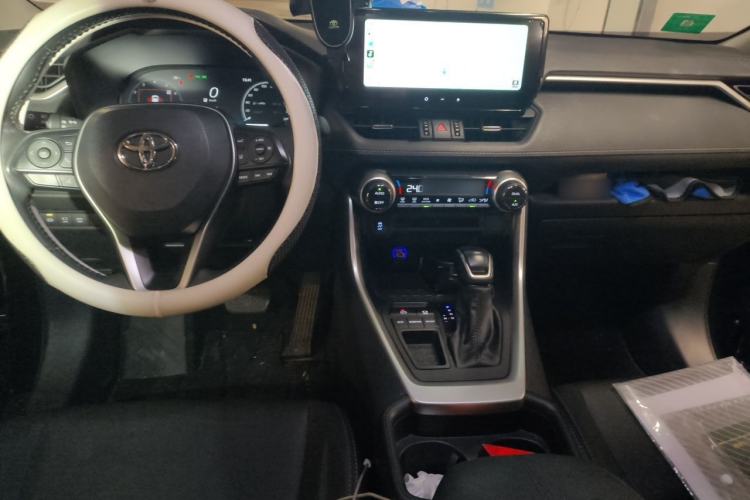 Used Toyota Wildlander 2024 2.0L CVT Two-Wheel Drive Luxury PLUS Edition Center Console