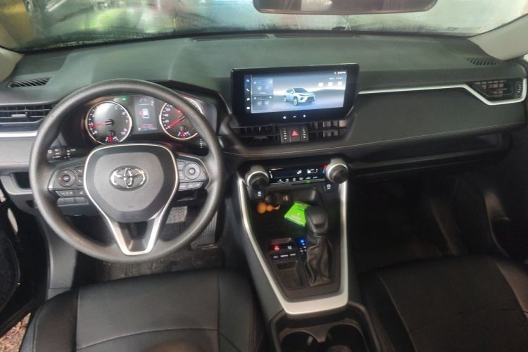 Used Toyota Wildlander 2024 2.0L CVT Two-Wheel Drive Leading Edition Center Console