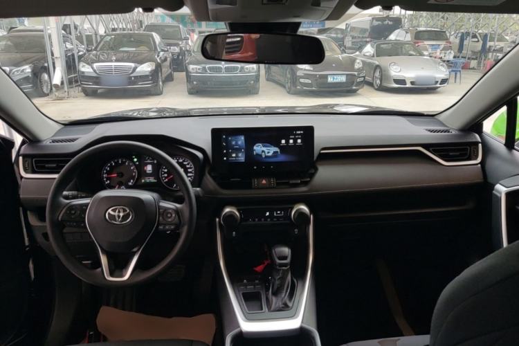 Used Toyota Wildlander 2024 2.0L CVT Two-Wheel Drive Leading Edition Center Console