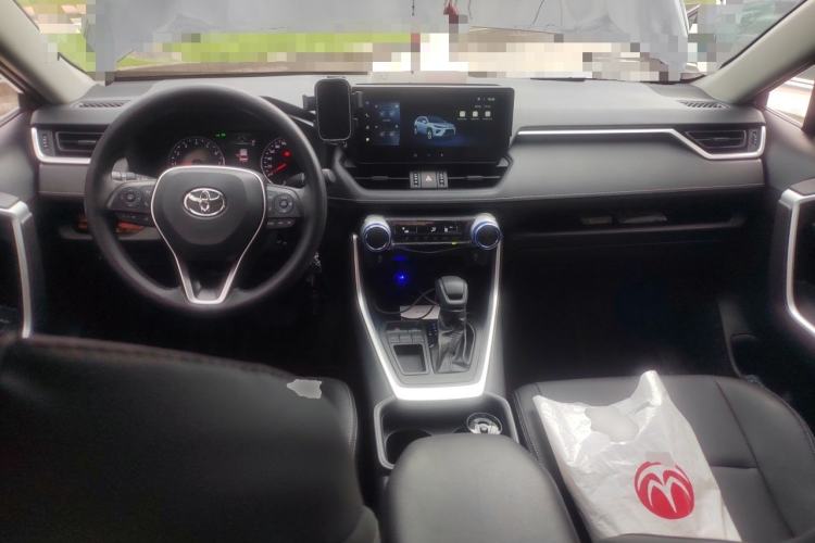 Used Toyota Wildlander 2024 2.0L CVT Two-Wheel Drive Leading Edition Center Console
