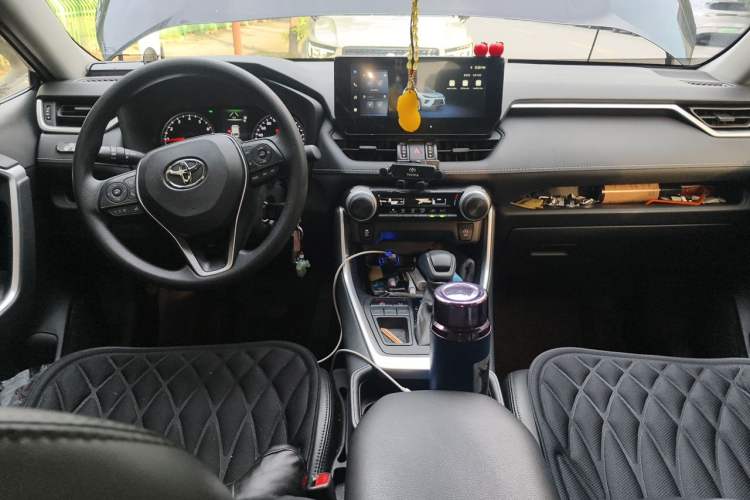 Used Toyota Wildlander 2024 2.0L CVT Two-Wheel Drive Leading Edition Center Console