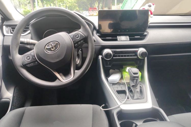 Used Toyota Wildlander 2024 2.0L CVT Two-Wheel Drive Leading Edition Center Console