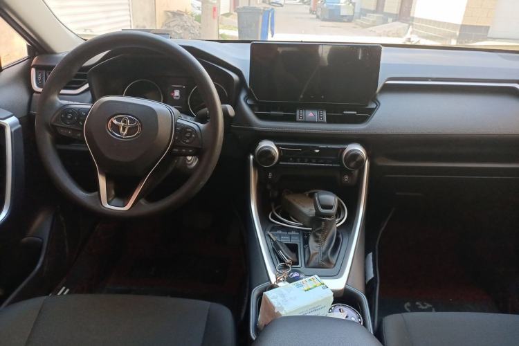 Used Toyota Wildlander 2024 2.0L CVT Two-Wheel Drive Leading Edition Center Console