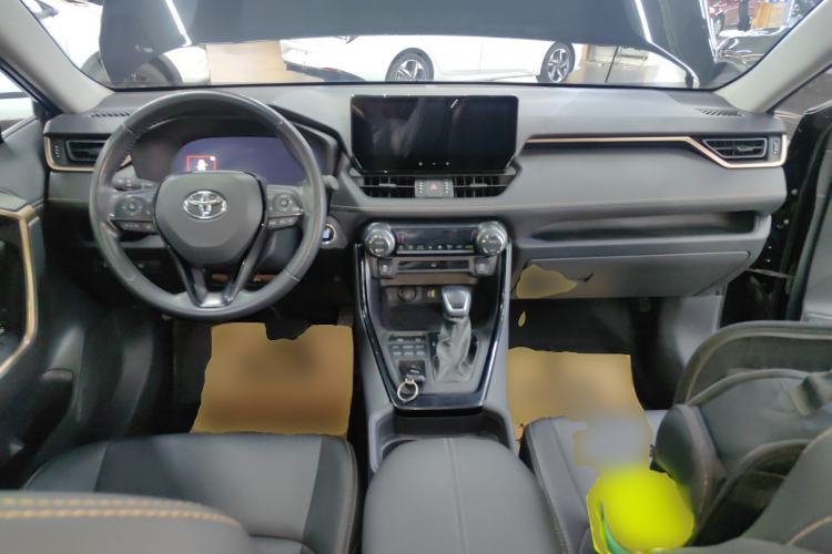 Used Toyota Wildlander 2024 2.0L CVT 4x4 Luxury PLUS Edition Center Console