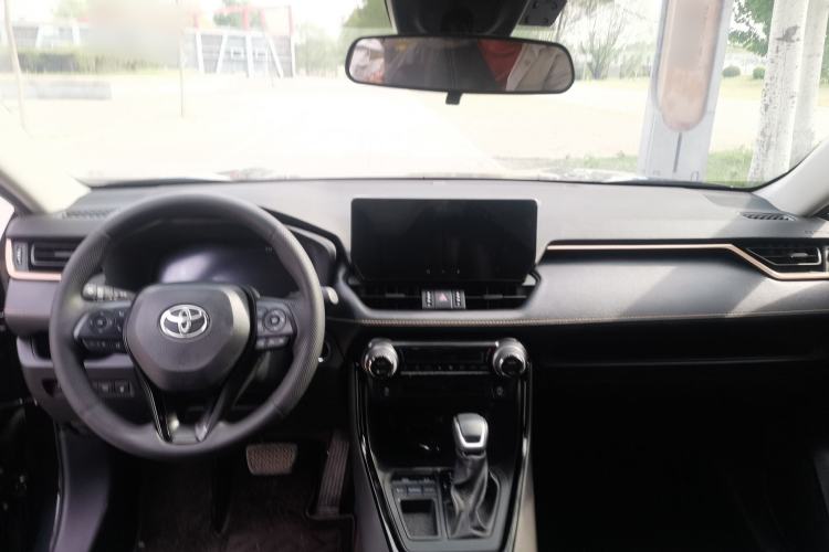 Used Toyota Wildlander 2024 2.0L CVT Two-Wheel Drive Luxury PLUS Edition Center Console