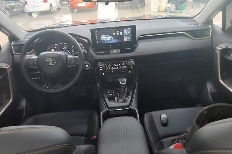 Used Toyota Wildlander 2024 2.0L CVT Two-Wheel Drive Luxury PLUS Edition Center Console