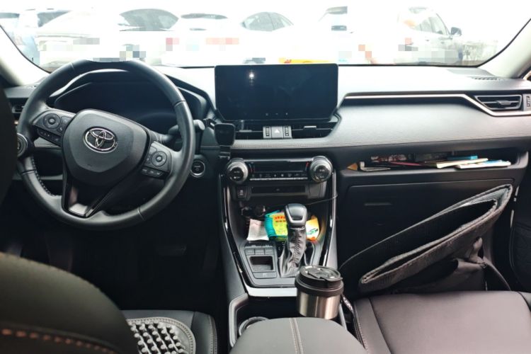 Used Toyota Wildlander 2024 Dual-Motor 2.5L E-CVT Two-Wheel Drive Luxury PLUS Edition Center Console