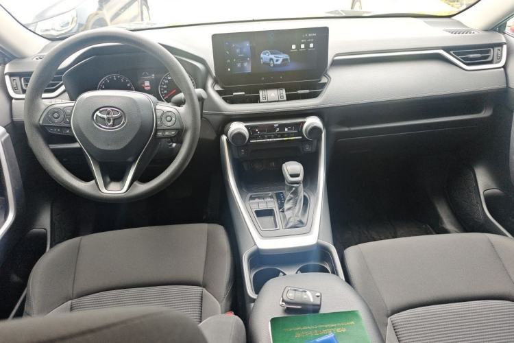 Used Toyota Wildlander 2024 2.0L CVT Two-Wheel Drive Leading Edition Center Console