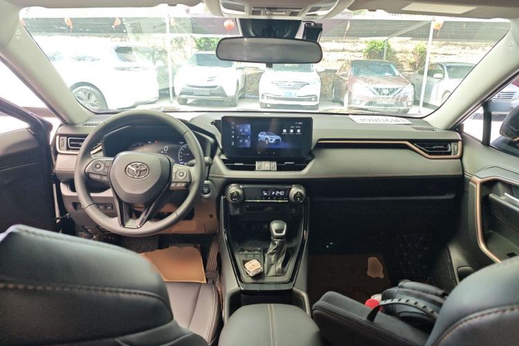Used Toyota Wildlander 2024 2.0L CVT Two-Wheel Drive Luxury PLUS Edition Center Console