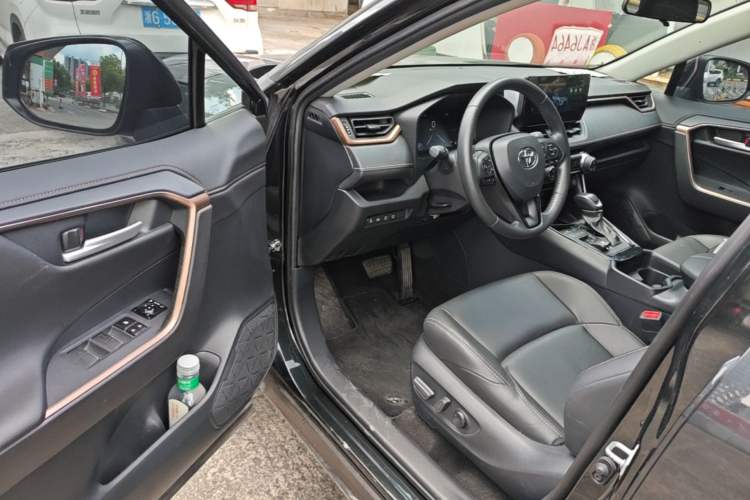 Used Toyota Wildlander 2024 2.0L CVT Two-Wheel Drive Luxury PLUS Edition Driver Seat