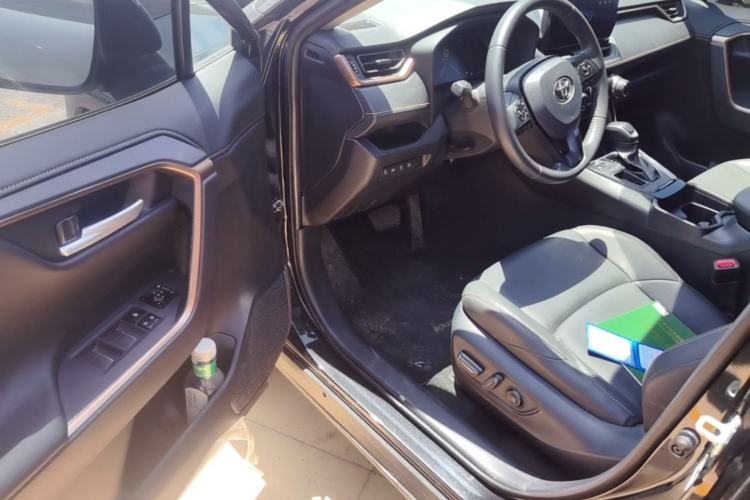 Used Toyota Wildlander 2024 2.0L CVT Two-Wheel Drive Luxury PLUS Edition Driver Seat