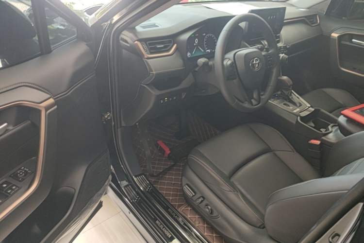 Used Toyota Wildlander 2024 2.0L CVT Two-Wheel Drive Luxury PLUS Edition Driver Seat