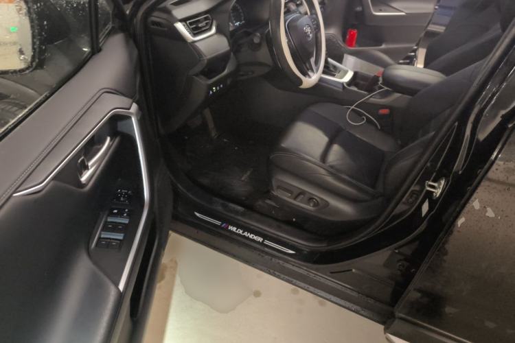 Used Toyota Wildlander 2024 2.0L CVT Two-Wheel Drive Luxury PLUS Edition Driver Seat
