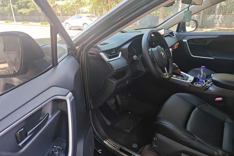 Used Toyota Wildlander 2024 2.0L CVT Two-Wheel Drive Leading Edition Driver Seat