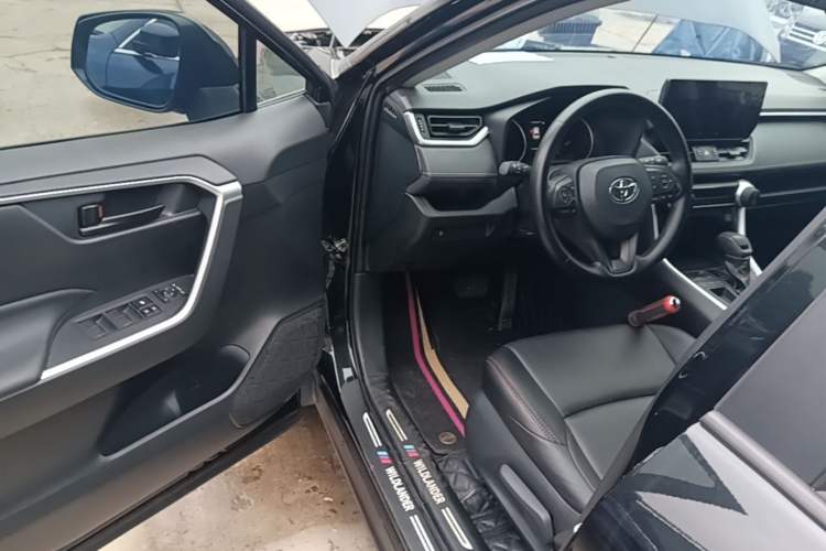 Used Toyota Wildlander 2024 2.0L CVT Two-Wheel Drive Leading Edition Driver Seat