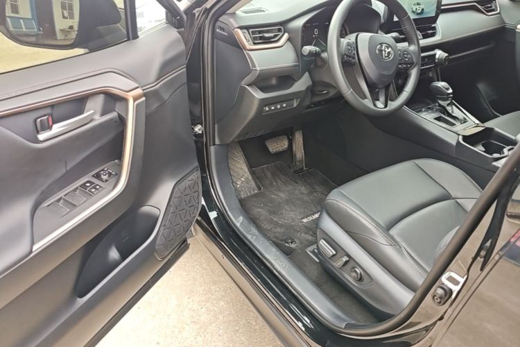 Used Toyota Wildlander 2024 2.0L CVT Two-Wheel Drive Luxury PLUS Edition Driver Seat