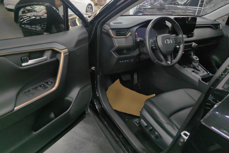 Used Toyota Wildlander 2024 2.0L CVT 4x4 Luxury PLUS Edition Driver Seat