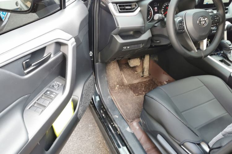 Used Toyota Wildlander 2024 2.0L CVT Two-Wheel Drive Leading Edition Driver Seat