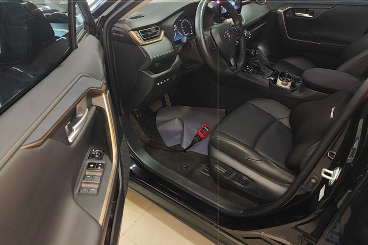 Used Toyota Wildlander 2024 2.0L CVT Two-Wheel Drive Luxury PLUS Edition Driver Seat