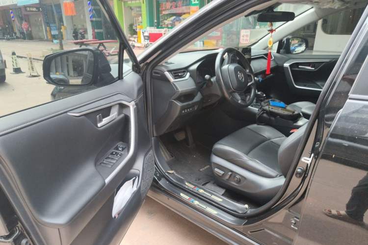 Used Toyota Wildlander 2024 2.0L CVT Two-Wheel Drive Luxury PLUS Edition Driver Seat