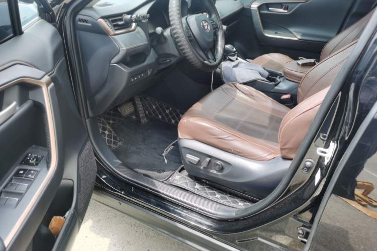 Used Toyota Wildlander 2024 2.0L CVT Two-Wheel Drive Luxury PLUS Edition Driver Seat