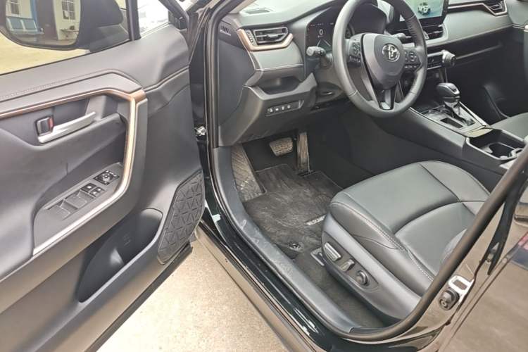 Used Toyota Wildlander 2024 2.0L CVT Two-Wheel Drive Luxury PLUS Edition Driver Seat