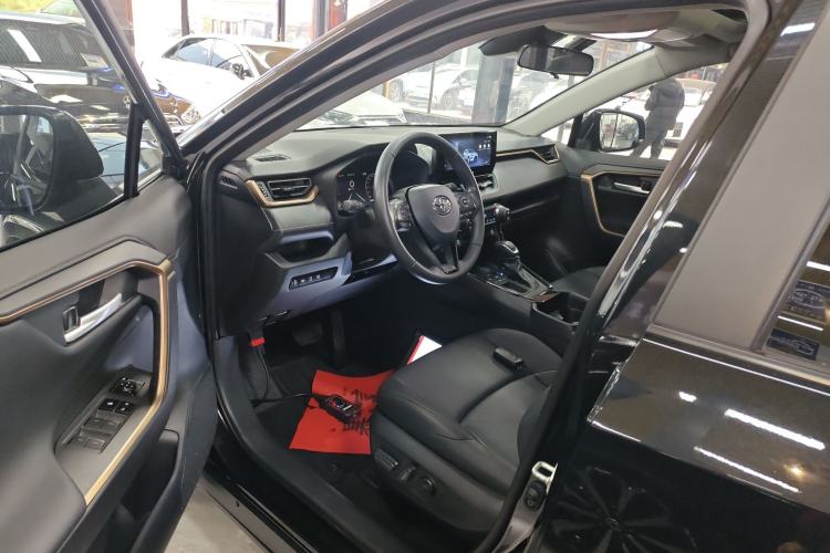 Used Toyota Wildlander 2024 2.0L CVT Two-Wheel Drive Luxury PLUS Edition Driver Seat