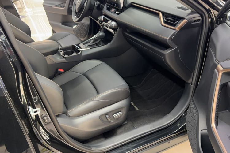 Used Toyota Wildlander 2024 2.0L CVT Two-Wheel Drive Luxury PLUS Edition Engine Bay