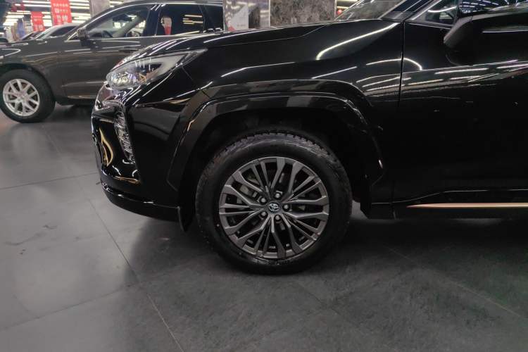 Used Toyota Wildlander 2024 2.0L CVT 4x4 Luxury PLUS Edition Exterior 4