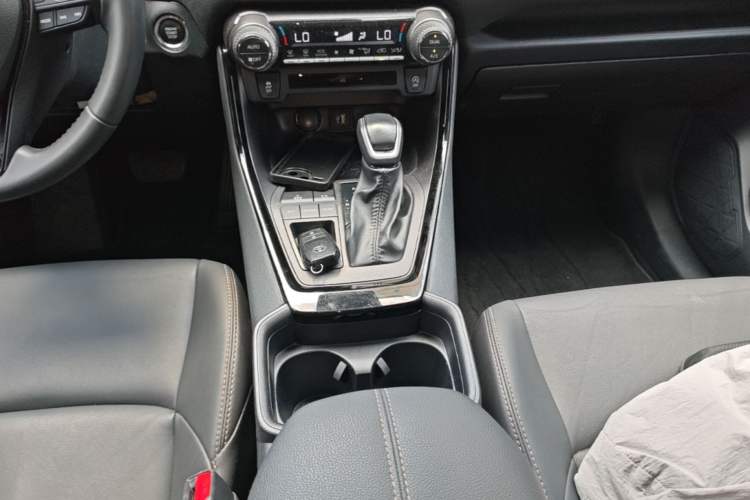 Used Toyota Wildlander 2024 2.0L CVT Two-Wheel Drive Luxury PLUS Edition Gear Lever