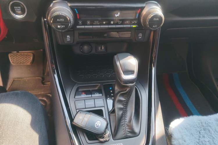 Used Toyota Wildlander 2024 2.0L CVT Two-Wheel Drive Luxury PLUS Edition Gear Lever