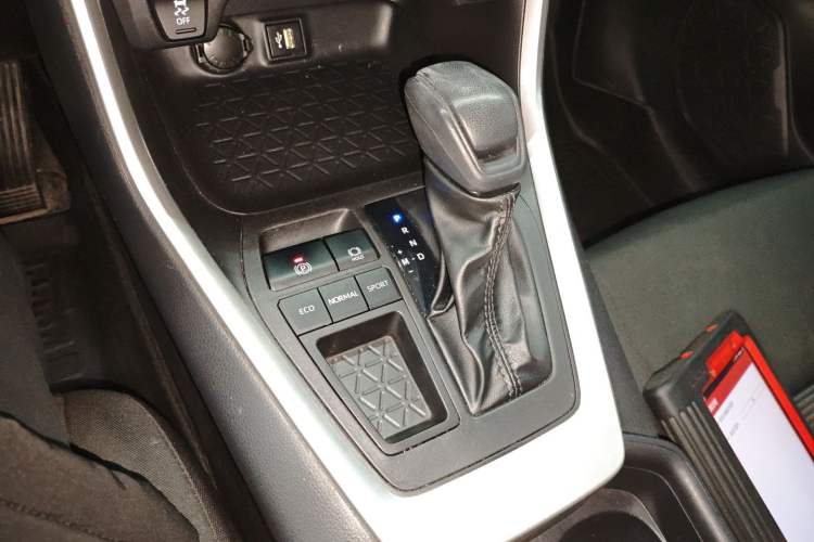 Used Toyota Wildlander 2024 2.0L CVT Two-Wheel Drive Leading Edition Gear Lever