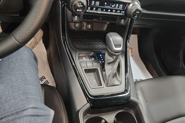 Used Toyota Wildlander 2024 2.0L CVT Two-Wheel Drive Luxury PLUS Edition Gear Lever