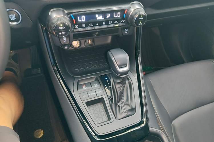 Used Toyota Wildlander 2024 2.0L CVT Two-Wheel Drive Luxury PLUS Edition Gear Lever