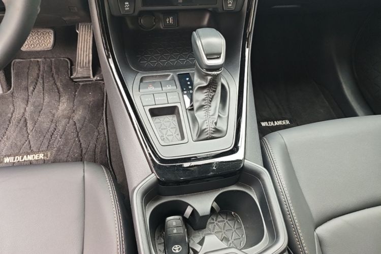 Used Toyota Wildlander 2024 2.0L CVT Two-Wheel Drive Luxury PLUS Edition Gear Lever