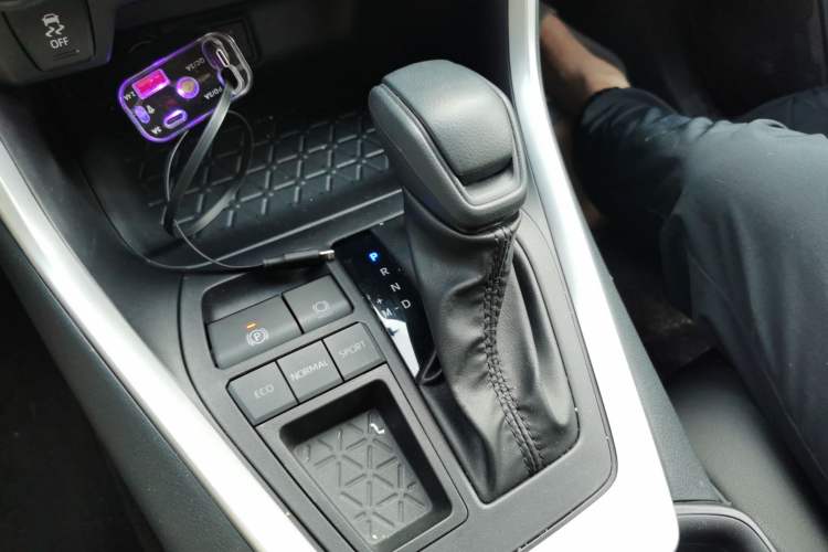 Used Toyota Wildlander 2024 2.0L CVT Two-Wheel Drive Leading Edition Gear Lever