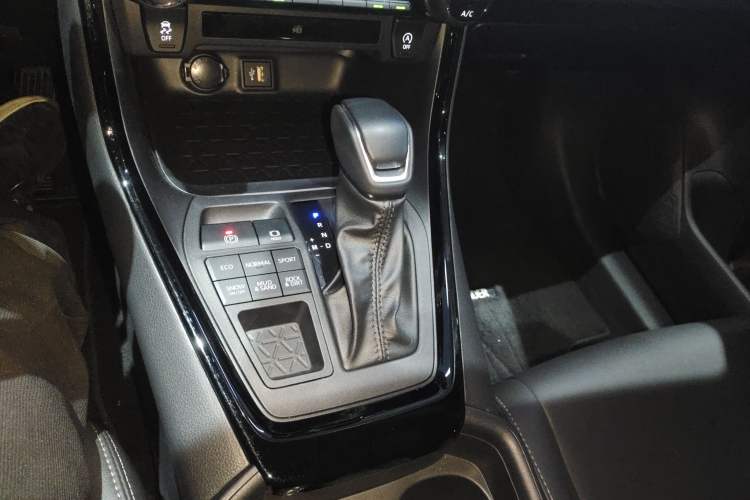 Used Toyota Wildlander 2024 2.0L CVT 4x4 Luxury PLUS Edition Gear Lever