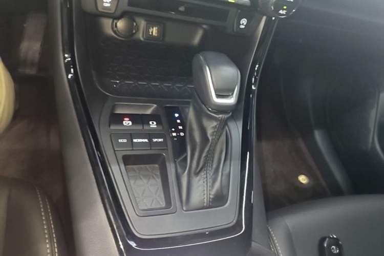 Used Toyota Wildlander 2024 2.0L CVT Two-Wheel Drive Luxury PLUS Edition Gear Lever
