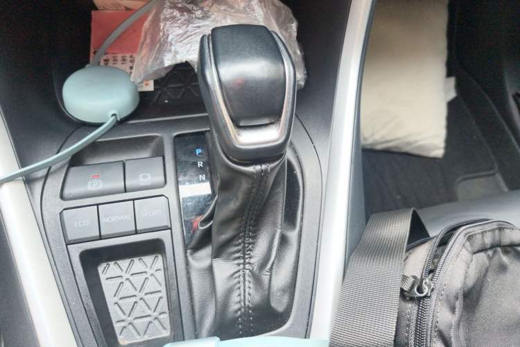 Used Toyota Wildlander 2024 2.0L CVT Two-Wheel Drive Luxury PLUS Edition Gear Lever