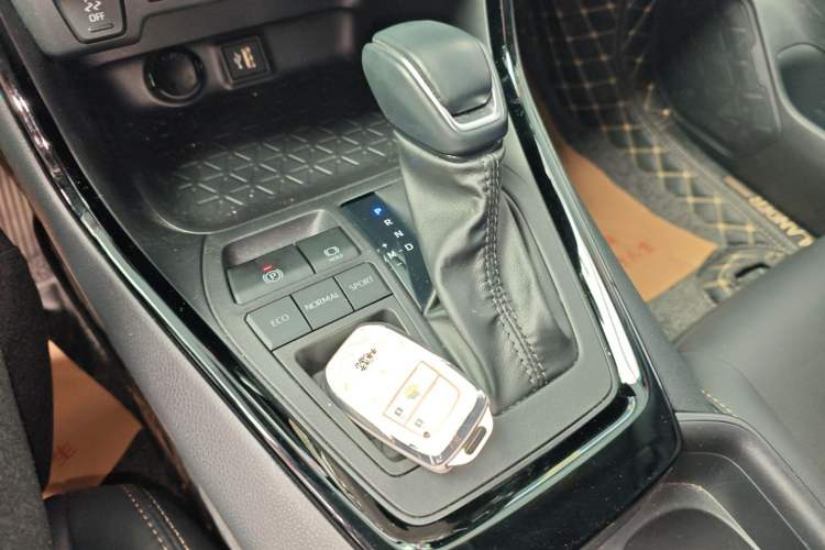 Used Toyota Wildlander 2024 2.0L CVT Two-Wheel Drive Luxury PLUS Edition Gear Lever