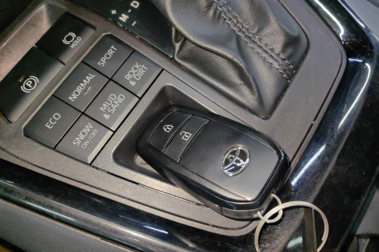 Used Toyota Wildlander 2024 2.0L CVT 4x4 Luxury PLUS Edition Interior 1