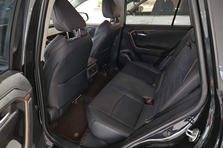 Used Toyota Wildlander 2024 2.0L CVT 4x4 Luxury PLUS Edition Interior 1