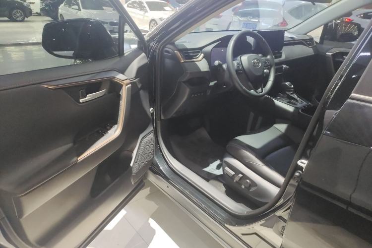 Used Toyota Wildlander 2024 2.0L CVT 4x4 Luxury PLUS Edition Interior 2