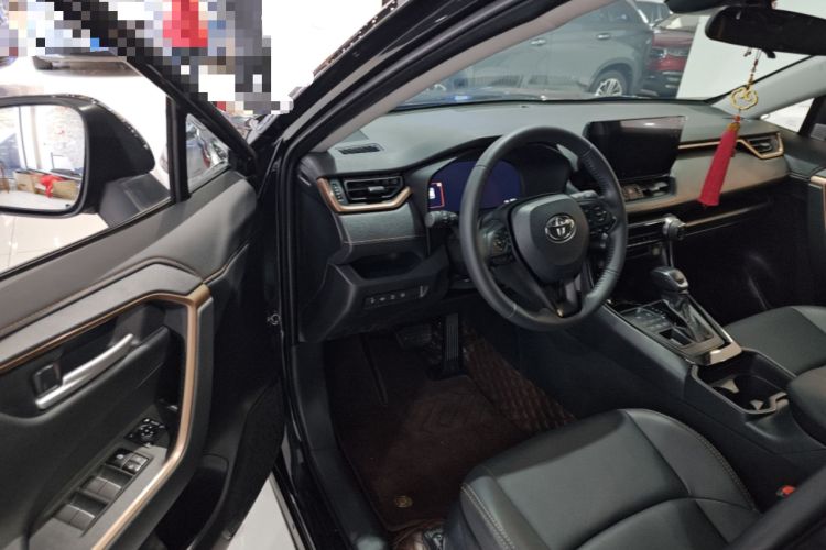Used Toyota Wildlander 2024 2.0L CVT 4x4 Luxury PLUS Edition Interior 2