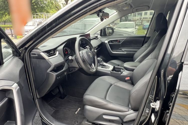 Used Toyota Wildlander 2024 2.0L CVT Two-Wheel Drive Leading Edition Interior 2
