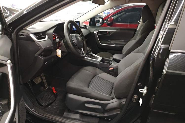 Used Toyota Wildlander 2024 2.0L CVT Two-Wheel Drive Leading Edition Interior 3